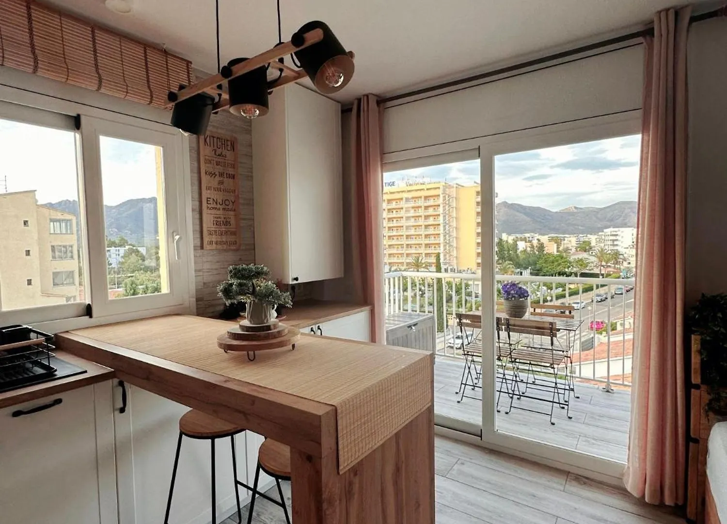 Sunrisemare Vacational Studio Roses Apartment