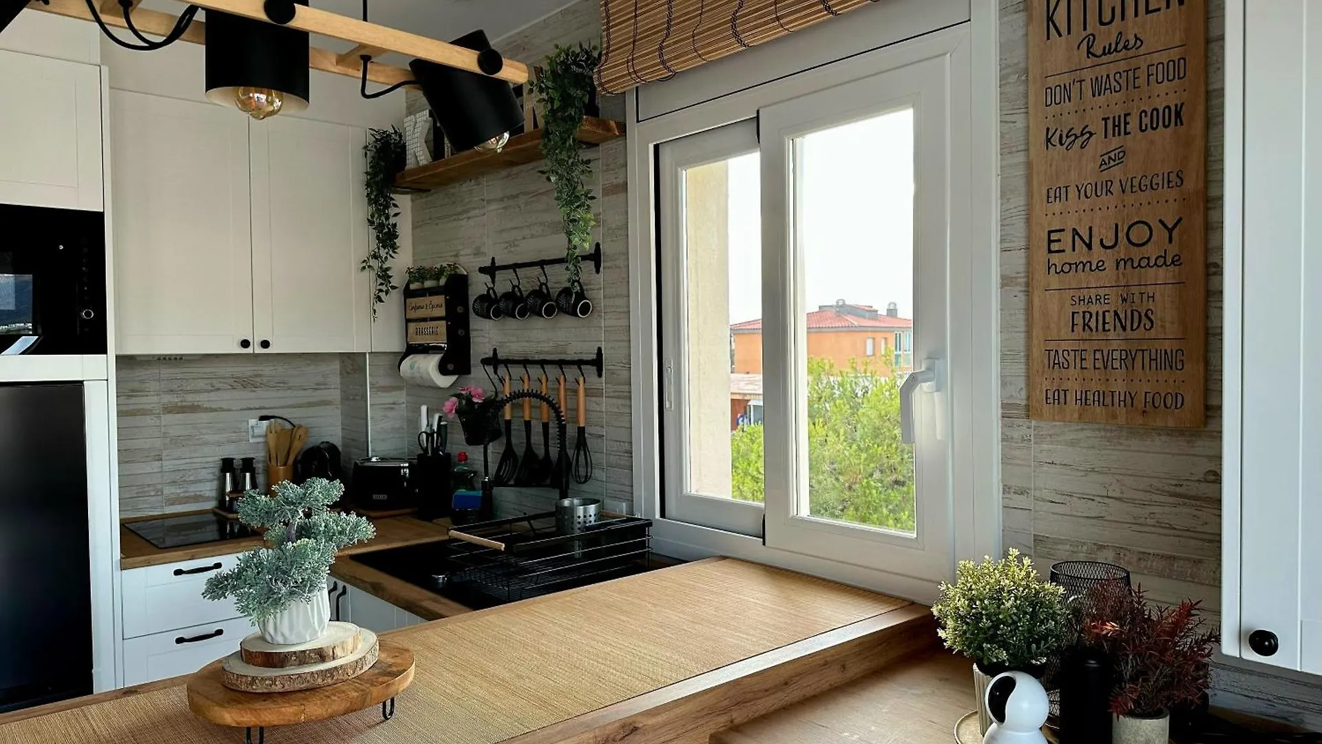Sunrisemare Vacational Studio Roses Apartment
